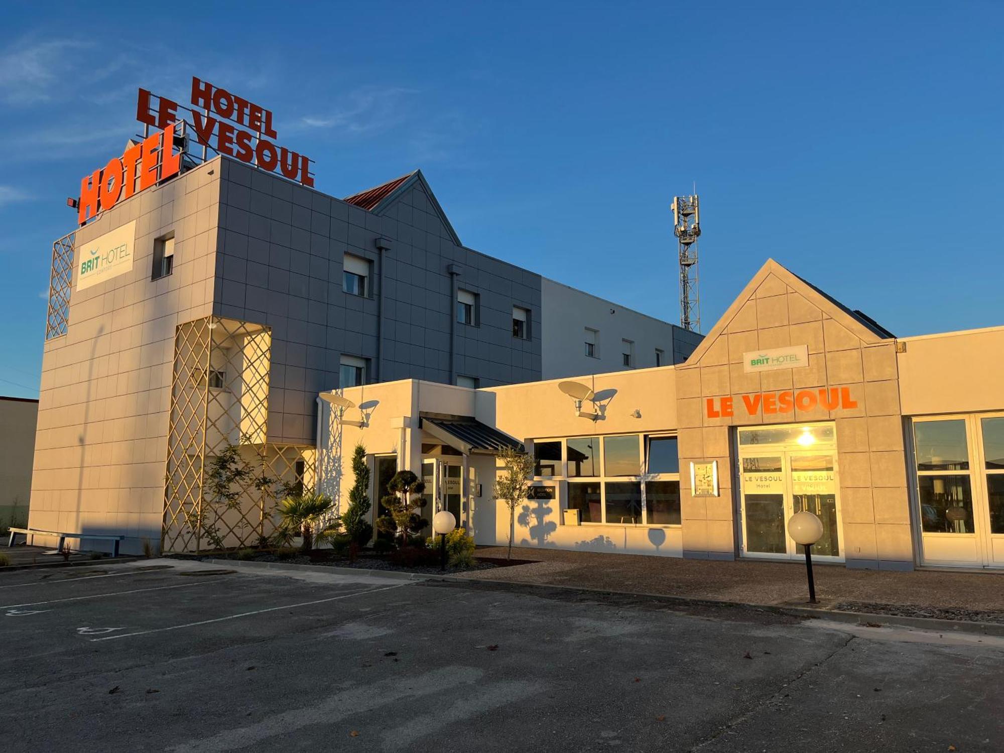Brit Hotel Le Vesoul Exterior photo